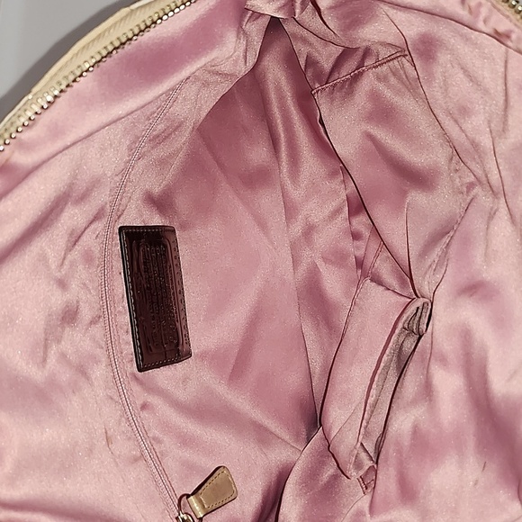 Coach Poppy - Picture 14 of 17